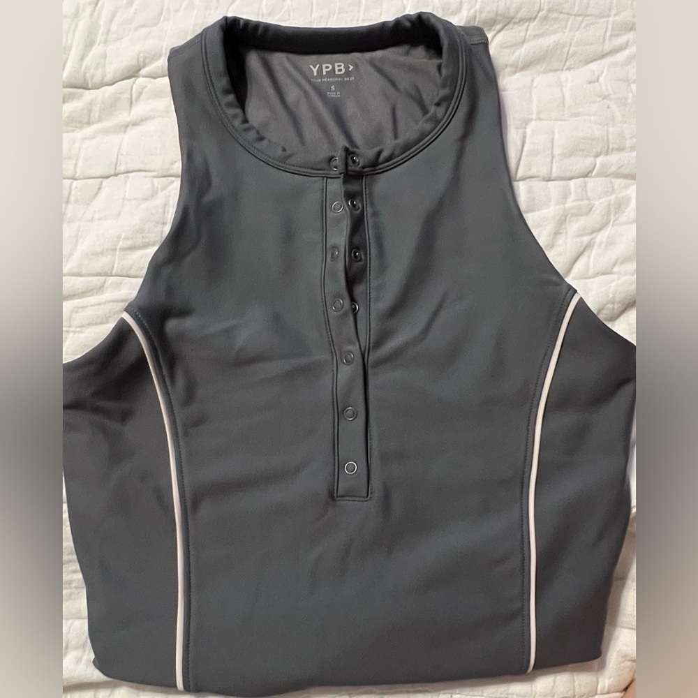 EUC Abercrombie and Fitch Activewear top (YBL)
